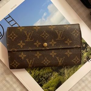 Womens vintage Louis Vuitton wallet in great condition